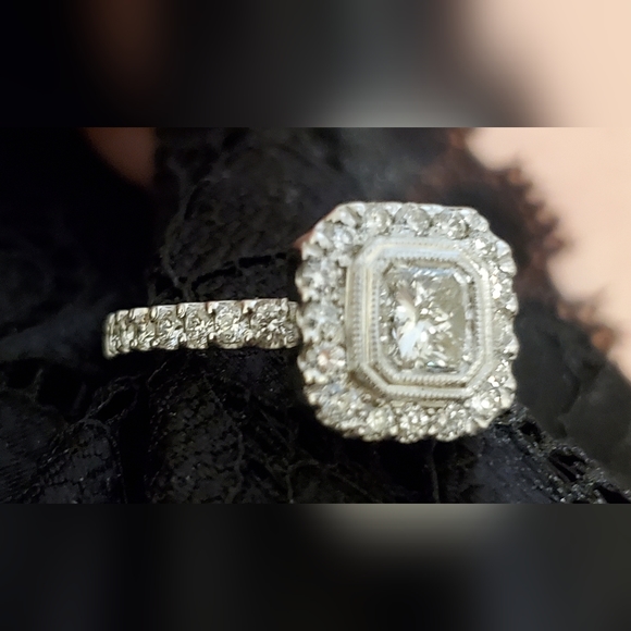 New, unworn - 14kt. White Gold Diamond Ring. - Picture 9 of 15